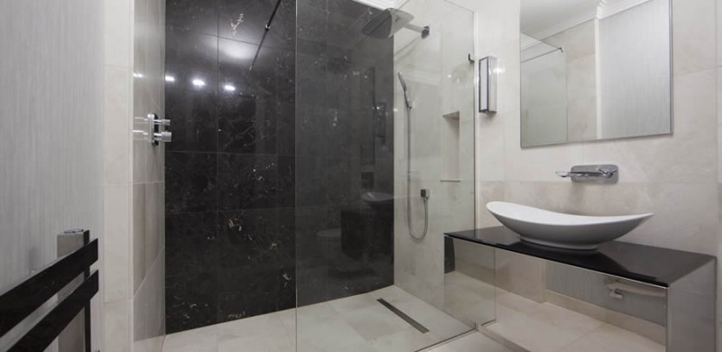 Luxurious black and white ensuite