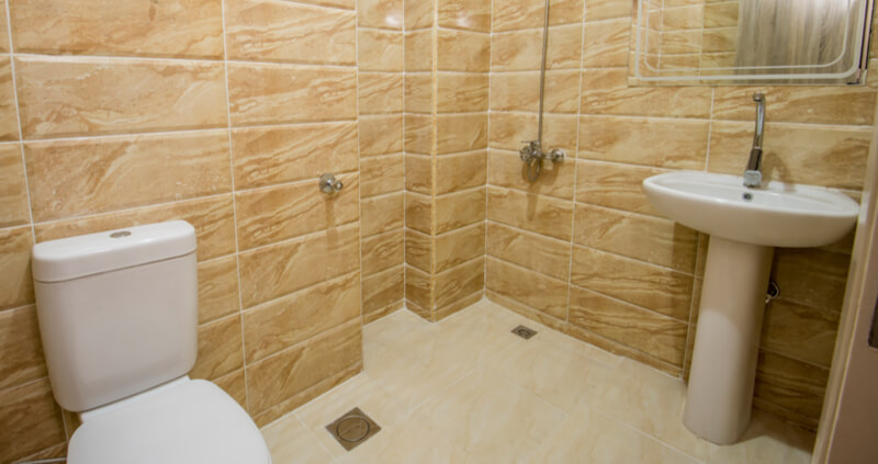Beige wetroom without leaks