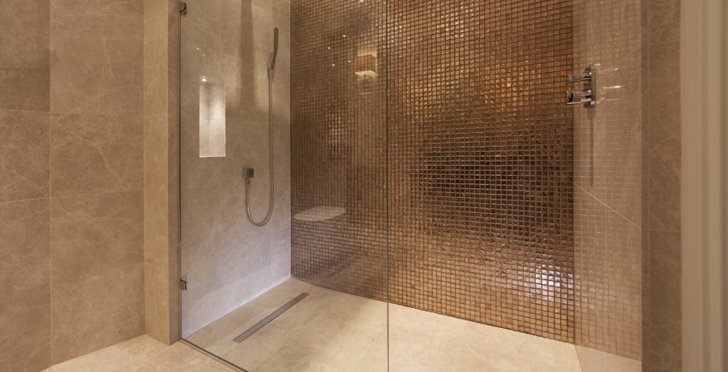 Beautifully customised CCL wetroom