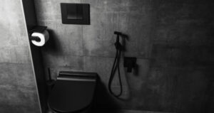 Dark wetroom design in matte style