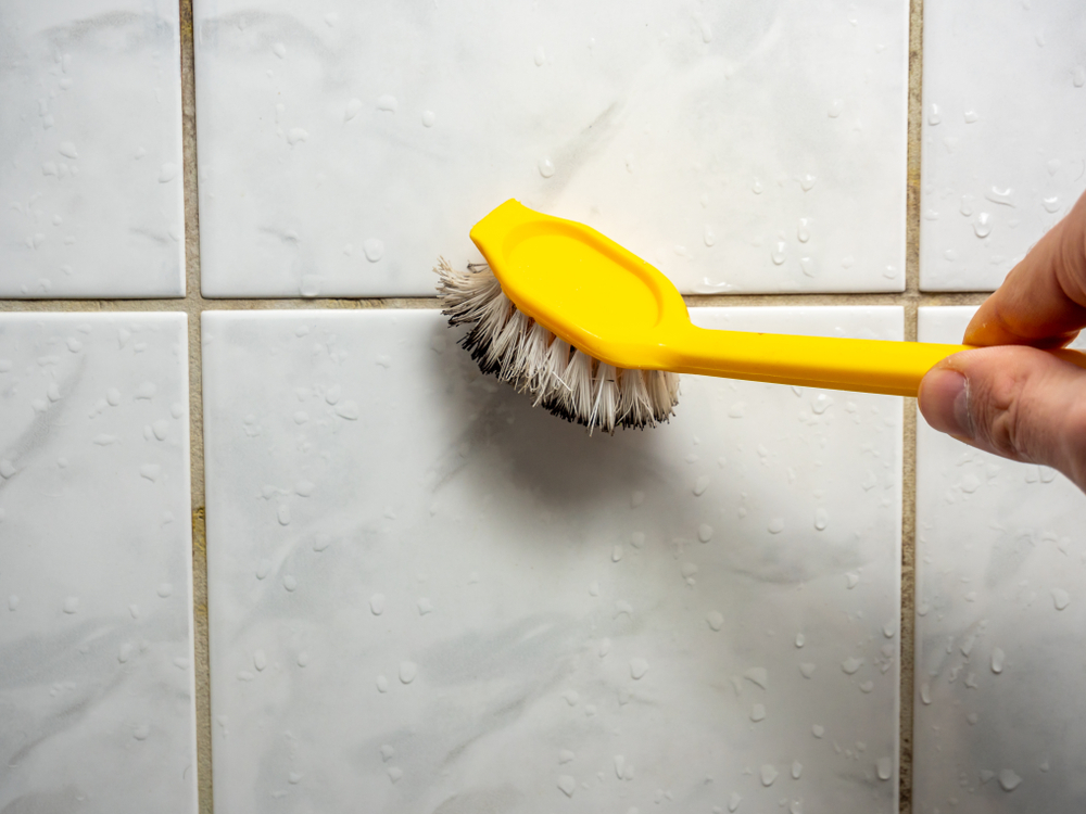 Cleaning,The,Joint,Mold,On,The,Tiles